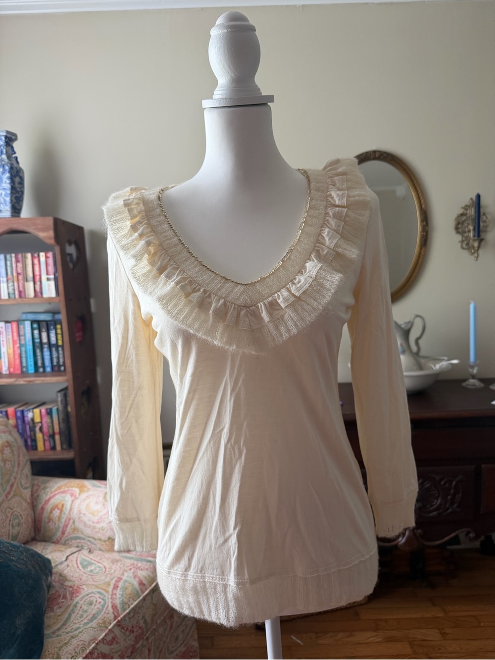 Intuitions Women's Cream Ruffle V-Neck Long Sleeve Top